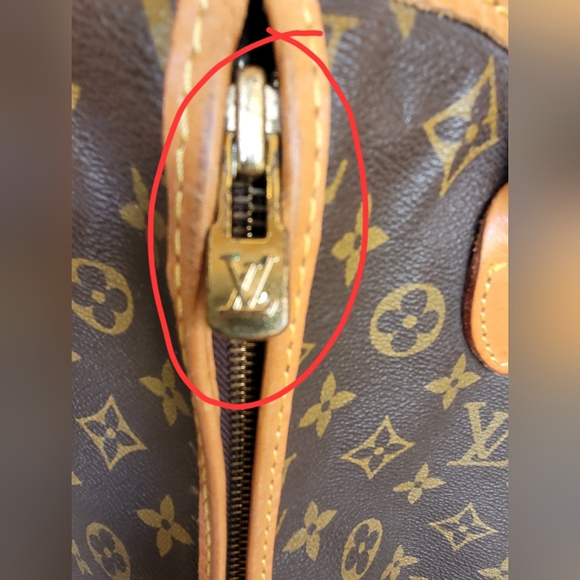 Louis Vuttion Monogram Garment Bag. Vintage Rare find! Stylish and Timeless. - Picture 14 of 14